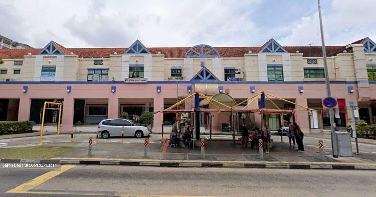 Tampines Street 32 (D18), Shop House #570936241